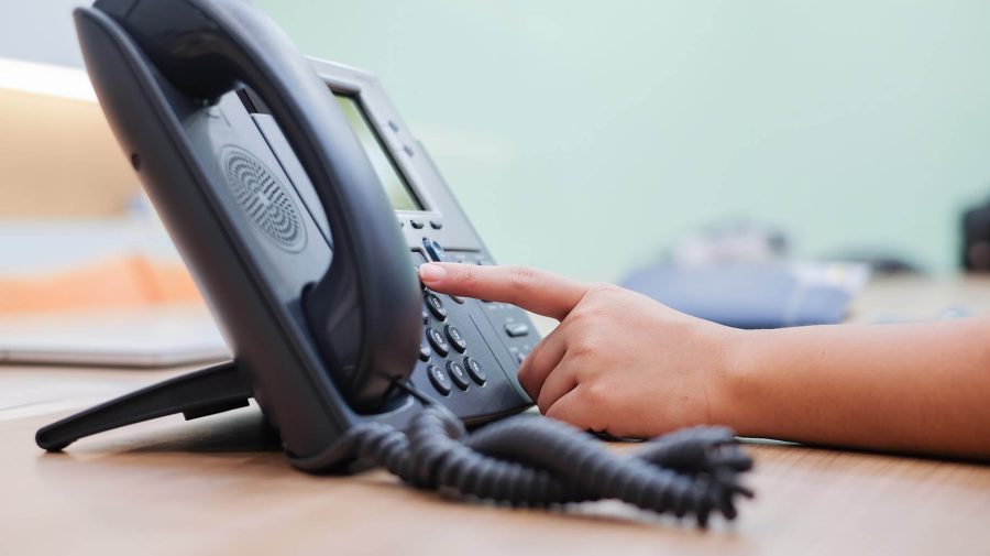 Apune era telefoniei fixe. Piața s-a prăbușit cu 12% în anul 2021