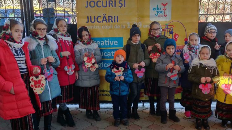 (FOTO) Un atelier din satul Floreni așteaptă colindători! Oferă jucării educative în loc de bani și dulciuri