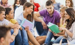 Fetele sunt mult mai interesate să meargă la universitate decât băieții. Fiecare a 3 tânără este studentă la facultate