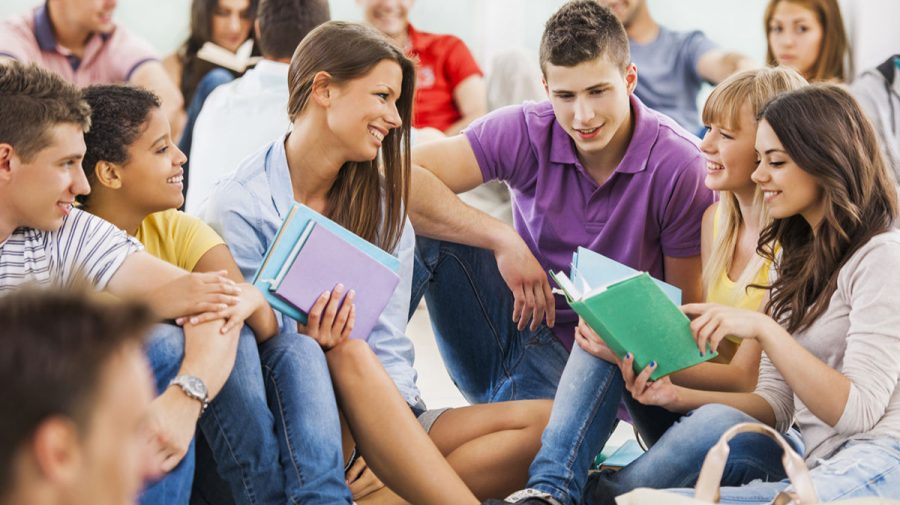 Fetele sunt mult mai interesate să meargă la universitate decât băieții. Fiecare a 3 tânără este studentă la facultate