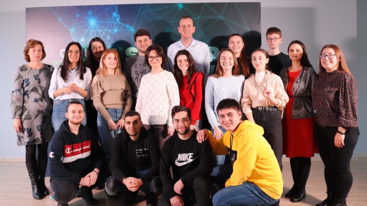 O echipă de studenți din Cahul, premiați pentru o idee de afacere în IT. Cui îi este destinat startup-ul