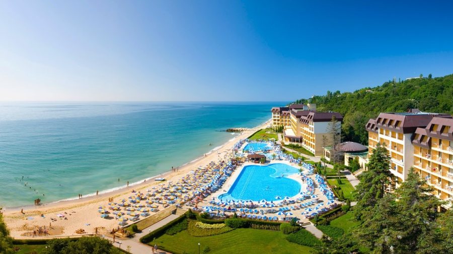 Operatorii turistici de peste Prut vin cu oferte pentru cei care vor la mare la vară