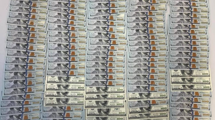 319 200 dolari SUA, 141 340 euro, 53 340 lire sterline și 26 650 ruble rusești. Bani nedeclarați și depistați în 2021