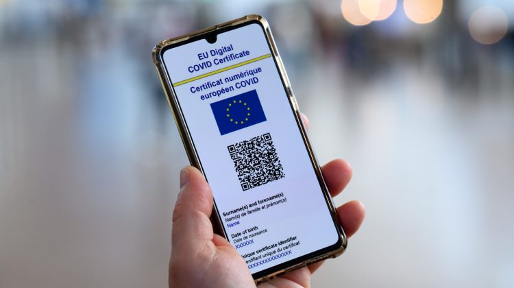 Intră în vigoare de mâine! Valabilitatea certificatului de vaccinare COVID-19 pentru călătoriile se limitează la 9 luni