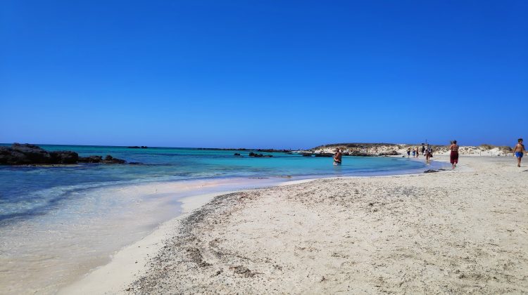 FOTO// Plajele din Grecia cu cea mai frumoasă culoare a mării. Nuanțe de un albastru infinit până la verde turcoaz