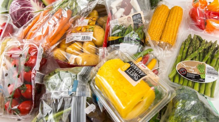 Franța a interzis ambalajele din plastic pentru fructe și legume