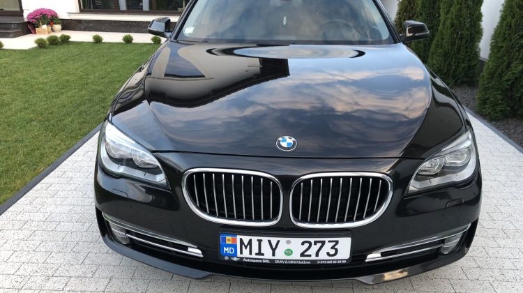 (FOTO) Barter neobișnuit: Un BMW Seria 7 pentru 200 de tone de porumb