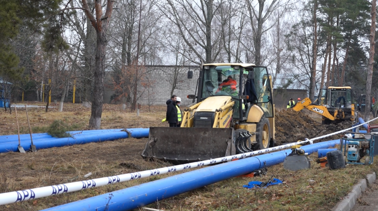 Moldova rămâne fără apă potabilă. Seceta face nelocuibil teritoriul. România ne construiește apeducte pe sub Prut