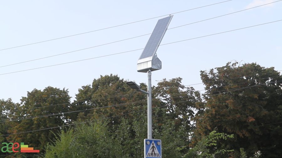 Comuna Tohatin are sistem autonom de iluminat stradal: funcționează doar cu energia pe care o acumulează de la soare