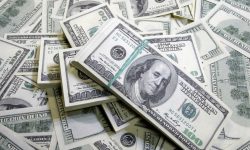 Schimb valutar cu taxă: Rușii plătesc mai mult pentru noile bancnote de dolari