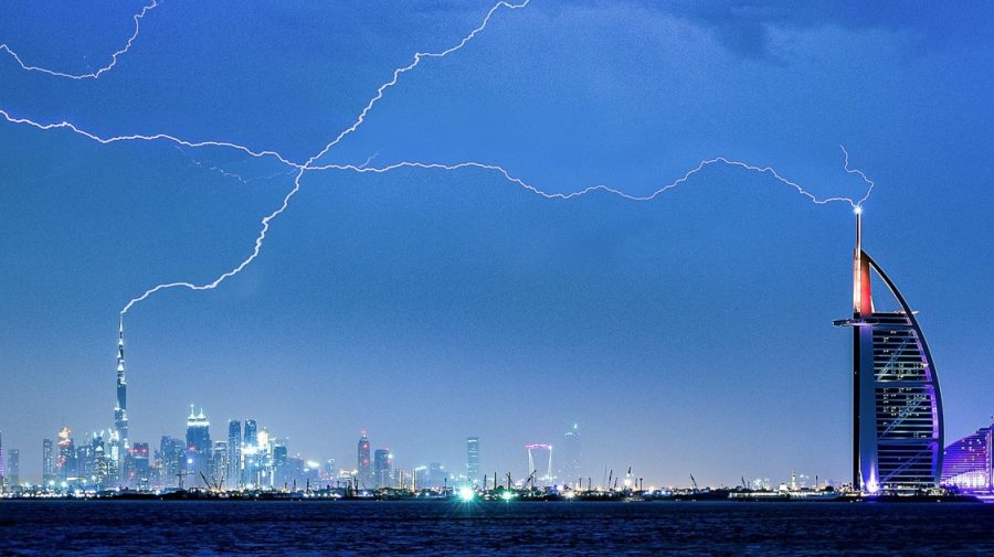 De necrezut! Tehnologia folosită de arabi pentru a provoca ploi torenţiale în Dubai și alte orașe din Emirate