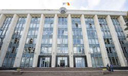 Chef pe timp de ciumă la Orhei! Guvernul: Deciziile de a face petreceri și a scoate elevii la școală – ilegale