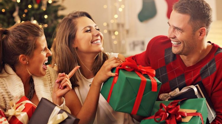 Bucură-ți persoanele dragi de sărbători cu cadouri binemeritate. Vezi câteva idei utile