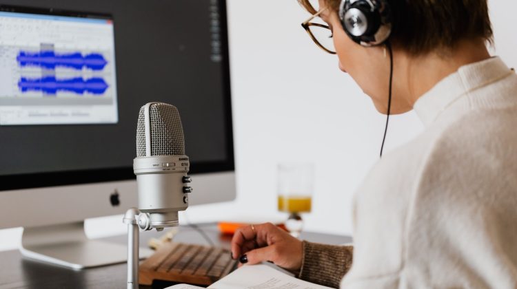 (SONDAJ) Publicitatea și granturile, scăparea instituțiilor mass-media din Republica Moldova. De unde mai vin bani