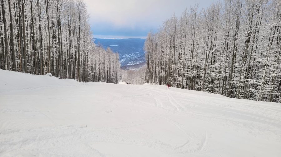 (FOTO) S-a deschis cea mai lungă pârtie de schi din România. Priveliște de poveste