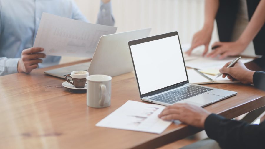 Probleme pe piața muncii în toată lumea. Marea Demisioneală din SUA vs Marea Covideală din Marea Britanie