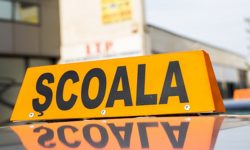 Școala de șoferi „ustură” învățăceii. Bani „grei” pentru a-ți lua permisul categoria B