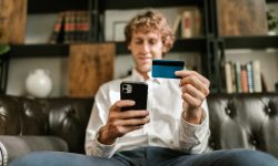 Portmoneul digital VB24 Pay. Vezi multitudinea de avantaje de care poți beneficia