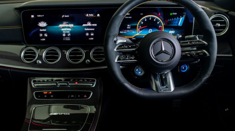Rusia – din ce în ce mai izolată. Și Mercedes-Benz suspendă afacerile cu această țară