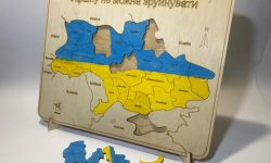 (VIDEO) O companie de la noi produce jucării gratuite pentru copiii refugiați. Voluntarul din Germania care îi ajută