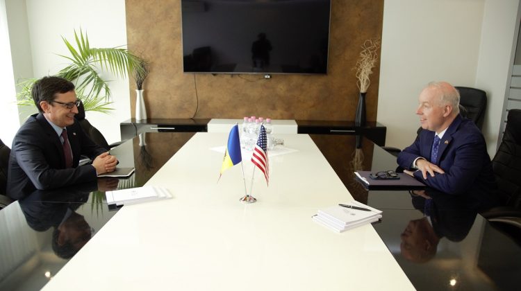 Guvernatorul Băncii Naționale a Moldovei, Octavian Armașu, a avut o întrevedere cu ambasadorul SUA în Republica Moldova