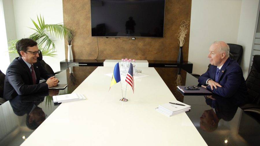 Guvernatorul Băncii Naționale a Moldovei, Octavian Armașu, a avut o întrevedere cu ambasadorul SUA în Republica Moldova