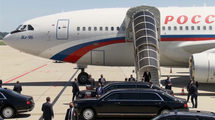 „Kremlinul zburător” și mașina blindată Aurus Senat – cum este protejat Putin în situații de urgență