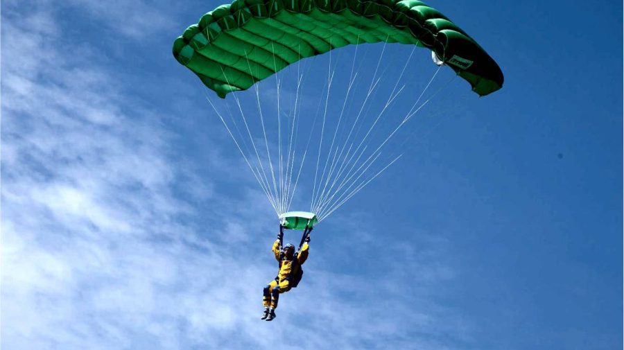 Au parașutat milioane de lei de la Federația de Parașutism. CNA a zăngănit cătușele