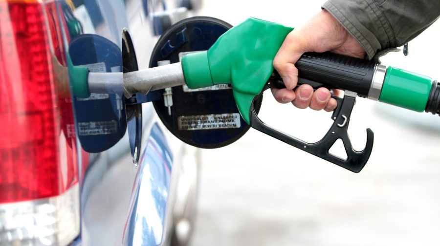 La unii dau, la alții nu! Unele stații de alimentare refuză să vândă carburanți consumatorilor care nu dețin carduri