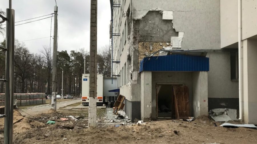 Imagini macabre din suburbia cochetă a Kievului. Ruine și cadavre în descompunere