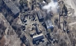 Drumul spre Kiev – „Autostrada Iadului” pentru ruși. Imagini cu blindate şi camioane ruse distruse de ucraineni