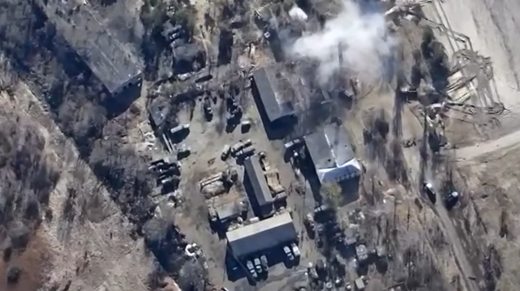 Drumul spre Kiev – „Autostrada Iadului” pentru ruși. Imagini cu blindate şi camioane ruse distruse de ucraineni