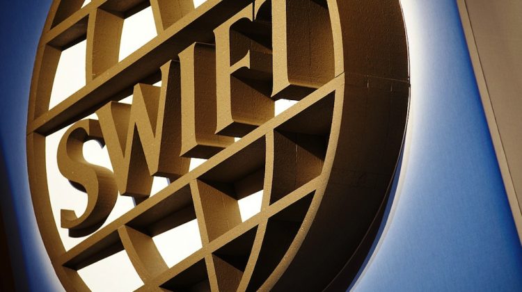 Lista băncilor rusești excluse de UE din SWIFT. Au la dispoziție 10 zile să-și lichideze operațiunile