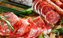 STUDIU iData// 90.2% din populația adultă din țară consumă carne sau mezeluri. Brandul preferat al moldovenilor