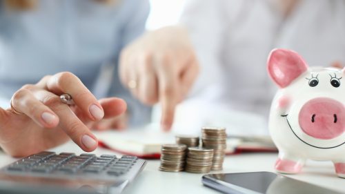 Ce trebuie să faci în prima zi de salariu ca să economisești mai mult? Lifehack de la un trainer de finanțe personale