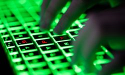 „Pot lupta cu tastatură și mouse”. Un expert IT din Ucraina a reușit să demaște o rețea de hackeri ruși căutată de FBI