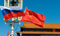 Chinezii jubilează că pot cumpăra pe bani de nimic giganții din economia rusească, dar se lovesc de zidul american