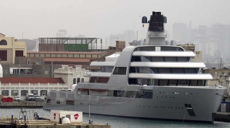 Super iahturile oligarhilor ruși au fost confiscate. Un vas de croazieră de 600 milioane $ aparține șefului Rosneft