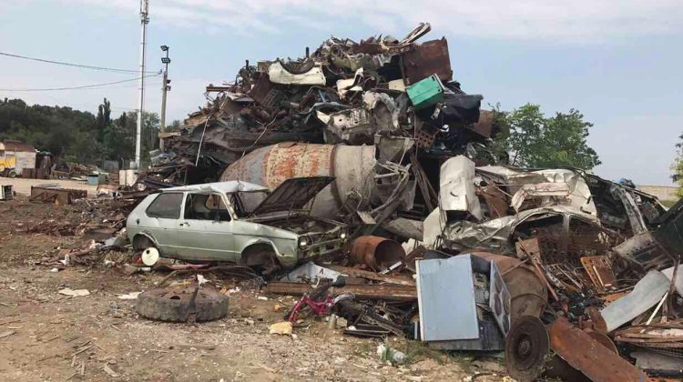 Afacerile cu fier vechi le-a umplut conturile băieților șmecheri. Deputații i-au pus pe jar: Au limitat achitările cash