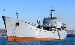 Lauda de sine nu miroase a bine! Ucrainenii le-au scufundat rușilor nava de pe care debarcau blindate