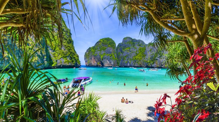 Thailanda propune miilor de turişti ruşi blocaţi pe teritoriul său să plătească în criptomonede