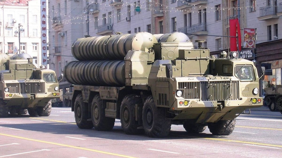 Sistemul de rachete donat de Slovacia pentru Ucraina. S-300, capabil să urmărească până la 100 de ţinte simultan