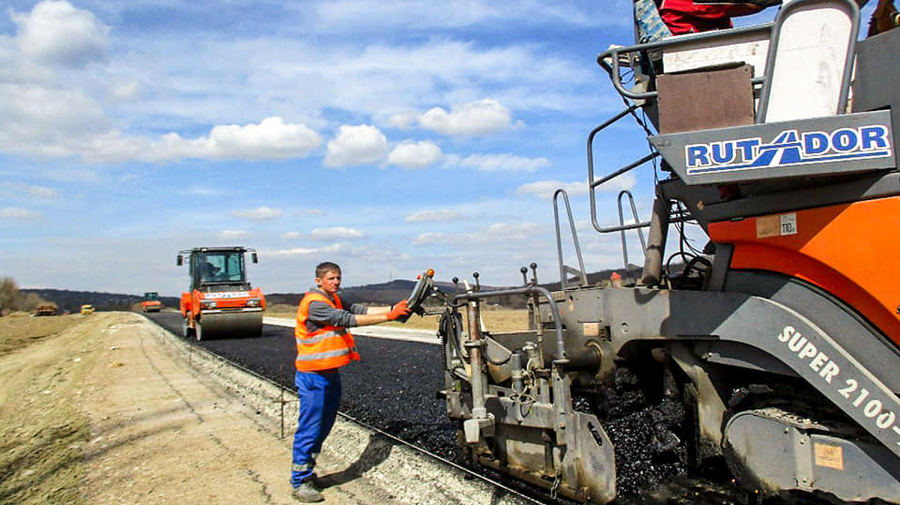 Drumul la care se lucrează de 5 ani, sub viteza melcului. Performanța ar putea fi înscrisă în Cartea Recordurilor