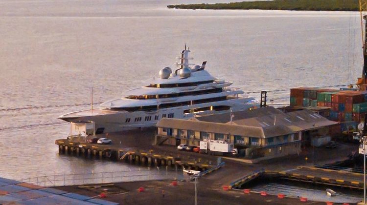 Superiahtul care îi aparține „magnatului aurului” rusesc, a fost reținut în Fiji