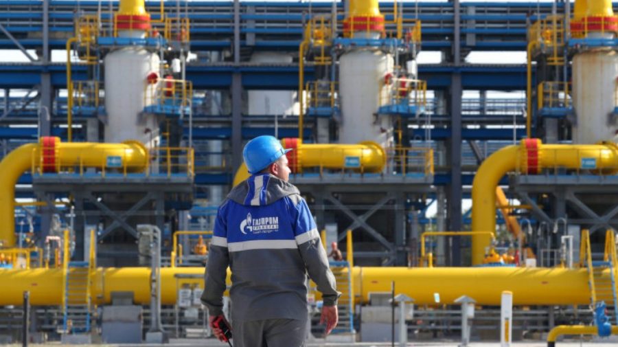 Compania petrolieră a Kremlinului, în picaj: profit la jumătate, venituri în scădere
