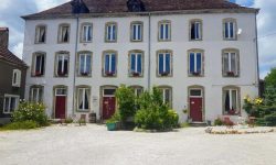 (FOTO) Un castel francez cu 12 dormitoare, cât un apartament de lux la Chișinău. Cu cât se vinde proprietatea