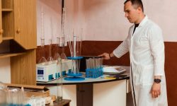 FOTO Antreprenorul din Ungheni care produce îngrășăminte organice. Va deschide un laborator modern de testare a solului