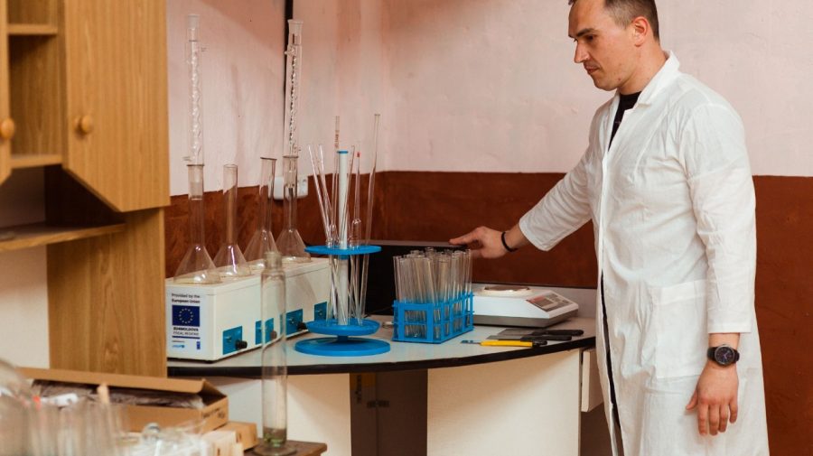 FOTO Antreprenorul din Ungheni care produce îngrășăminte organice. Va deschide un laborator modern de testare a solului