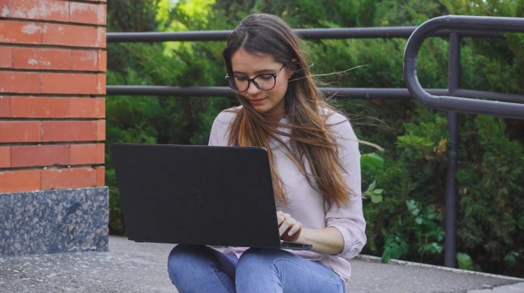 Femeile refugiate din Ucraina – angajate în Republica Moldova. În ce domenii activează