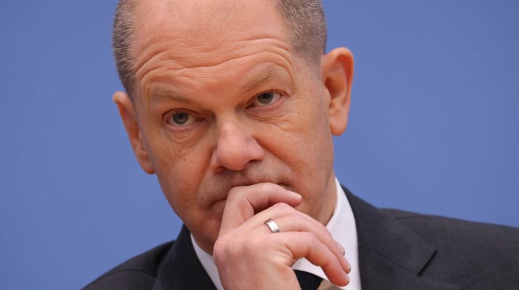 Tensiuni între liderul de la Kremlin şi conducerea militară. Scholz: Putin, informat greșit despre războiul din Ucraina